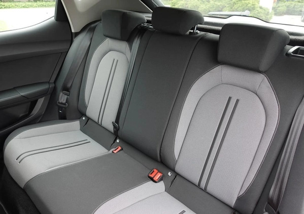 Seat Leon cena 69900 przebieg: 21200, rok produkcji 2021 z Przedecz małe 466